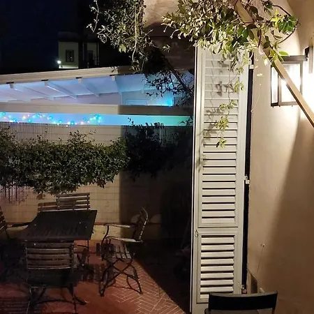 A Due Passi Dal Centro Apartment *